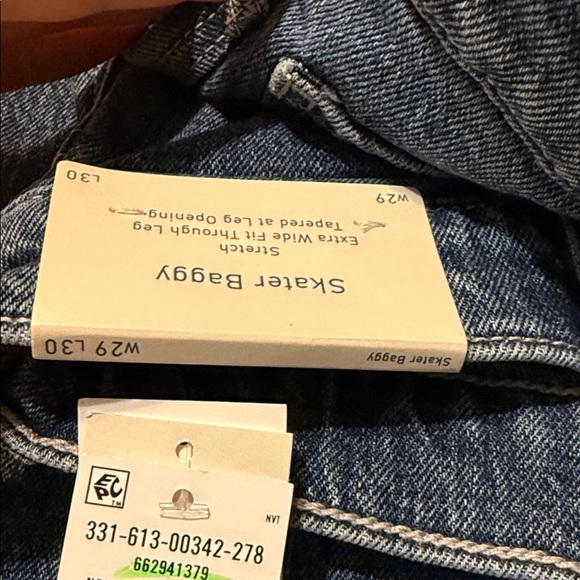 Hollister Indigo Star-Embellished Jeans - Picture 6 of 6